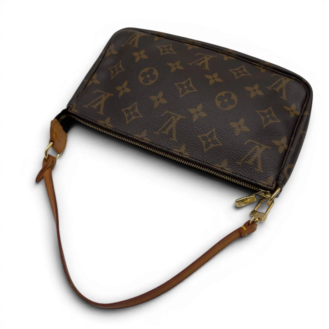 https://cdn.shopify.com/s/files/1/0564/9376/8855/files/Louis_Vuitton_Pochette_Accessoires_monogram_braun_vintage_LV7161.webp?v=1778680033