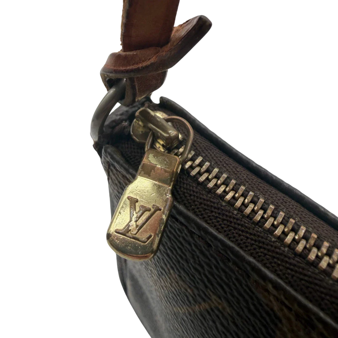 https://cdn.shopify.com/s/files/1/0564/9376/8855/files/Louis_Vuitton_Pochette_Accessoires_monogram_braun_vintage_LV8536.webp?v=1781108265