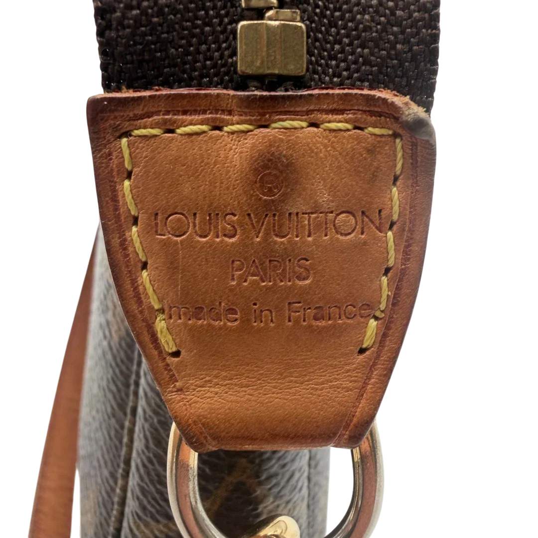 https://cdn.shopify.com/s/files/1/0564/9376/8855/files/Louis_Vuitton_Pochette_Accessoires_monogram_braun_vintage_LV8537.webp?v=1781108265