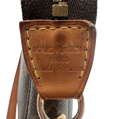 https://cdn.shopify.com/s/files/1/0564/9376/8855/files/Louis_Vuitton_Pochette_Accessoires_monogram_braun_vintage_LV8537.webp?v=1781108265