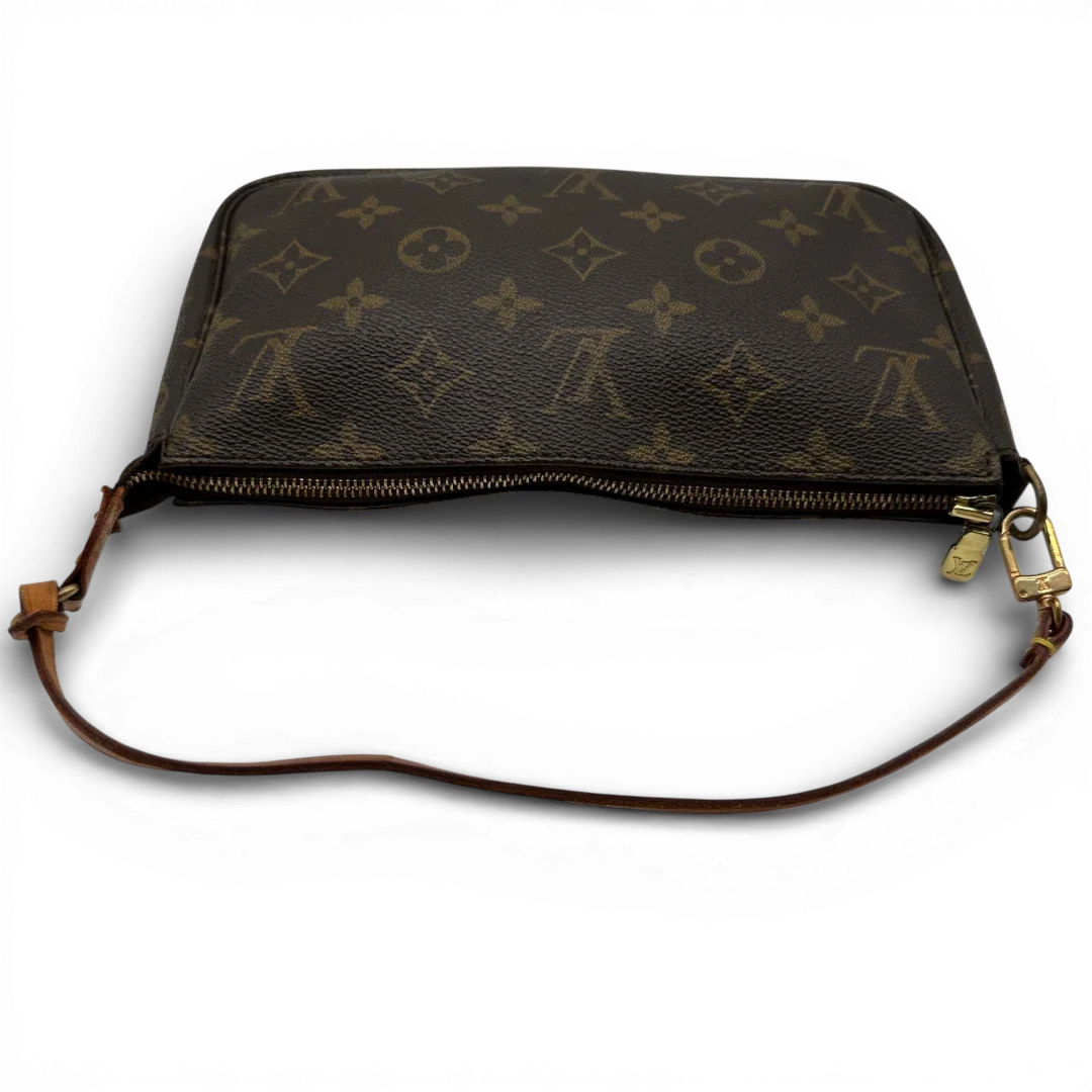 https://cdn.shopify.com/s/files/1/0564/9376/8855/files/Louis_Vuitton_Pochette_Accessoires_monogram_braun_vintage_LV_2894.webp?v=1772716324