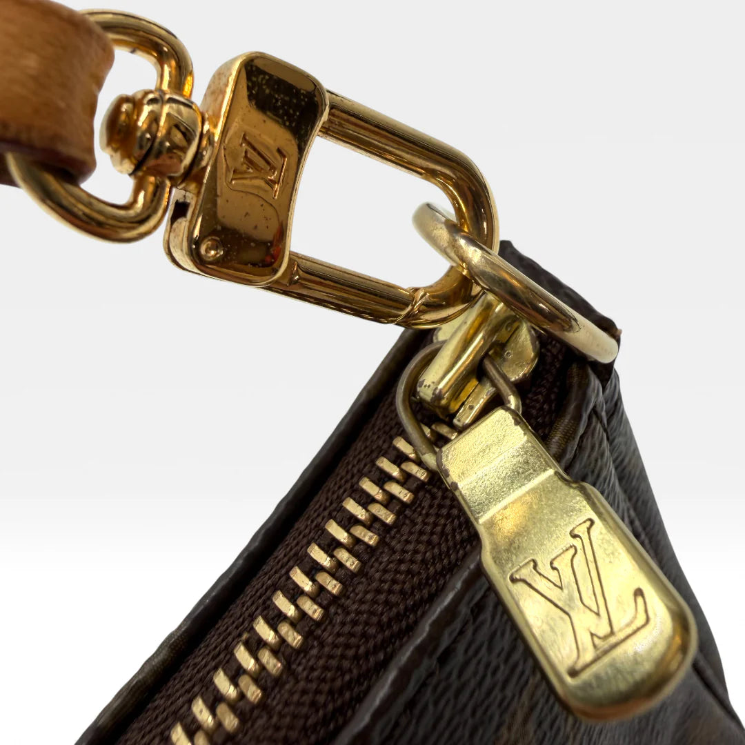https://cdn.shopify.com/s/files/1/0564/9376/8855/files/Louis_Vuitton_Pochette_Accessoires_monogram_braun_vintage_LV_4411.webp?v=1765402242