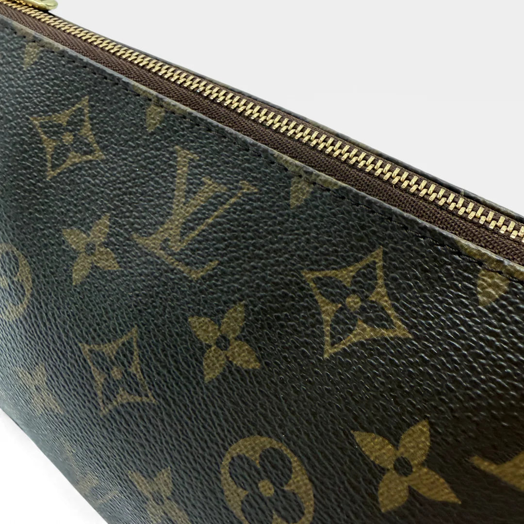 https://cdn.shopify.com/s/files/1/0564/9376/8855/files/Louis_Vuitton_Pochette_Accessoires_monogram_braun_vintage_LV_4414.webp?v=1765402243