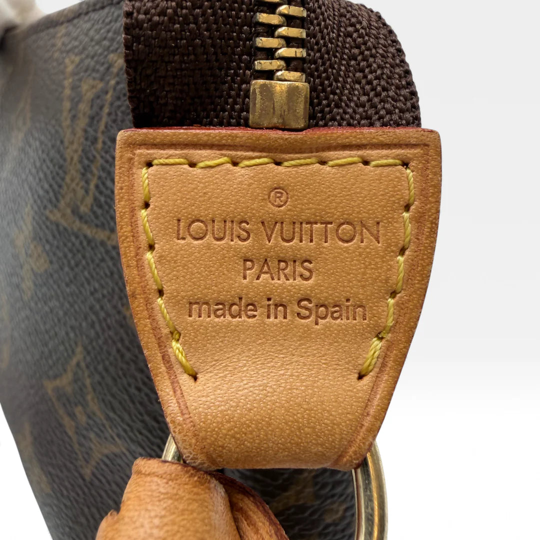 https://cdn.shopify.com/s/files/1/0564/9376/8855/files/Louis_Vuitton_Pochette_Accessoires_monogram_braun_vintage_LV_4415.webp?v=1765402243