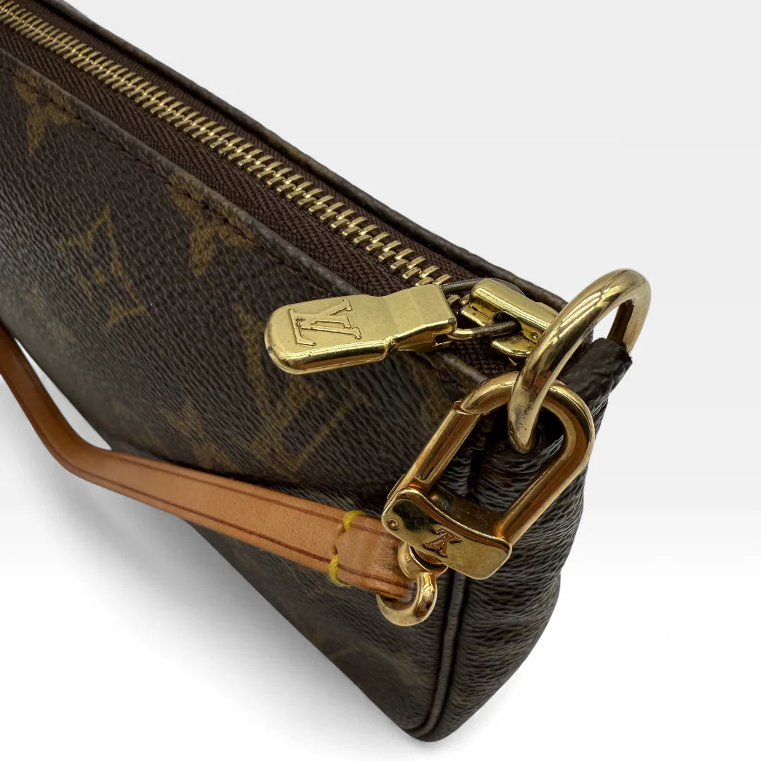 https://cdn.shopify.com/s/files/1/0564/9376/8855/files/Louis_Vuitton_Pochette_Accessoires_monogram_braun_vintage_LV_5736.webp?v=1765451302