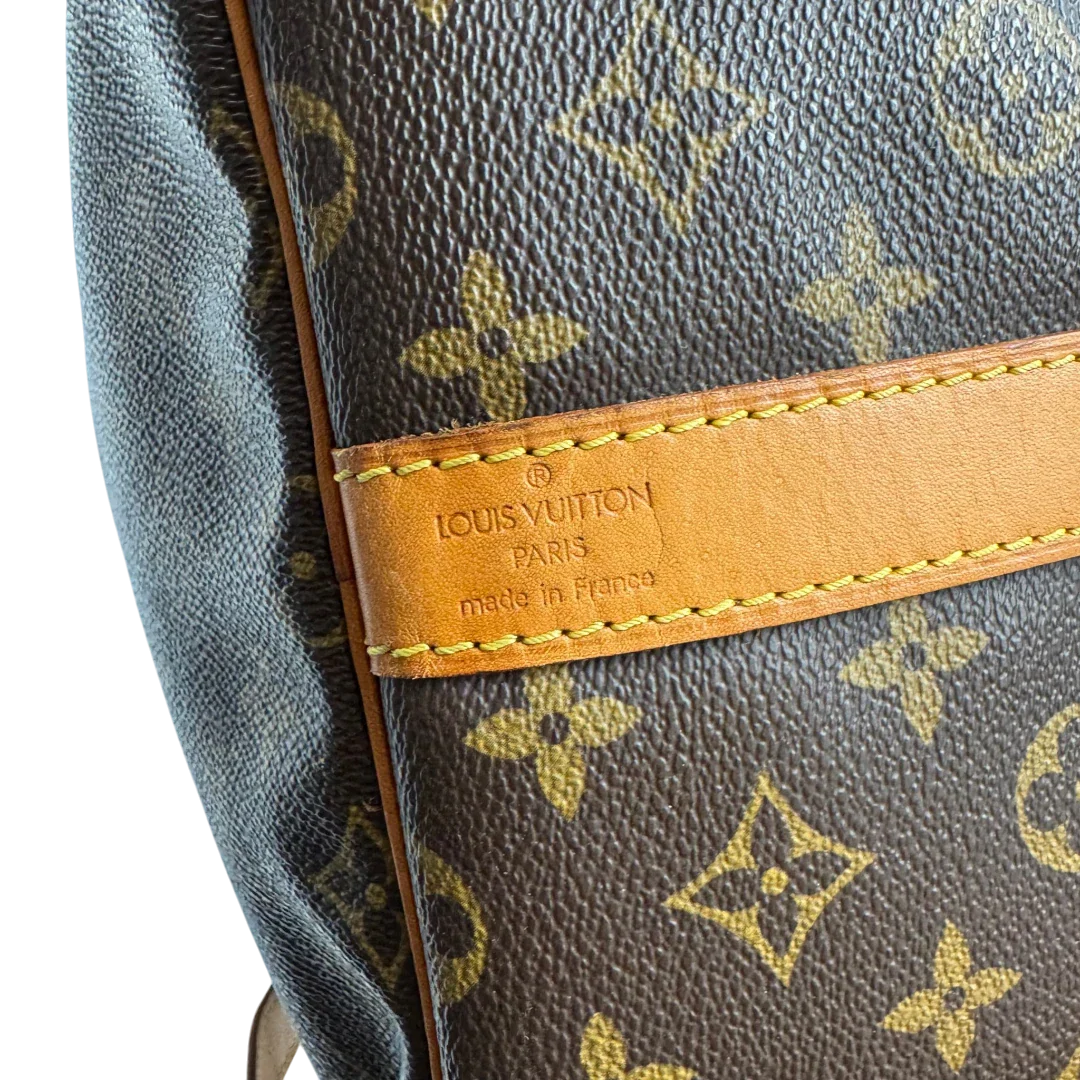 https://cdn.shopify.com/s/files/1/0564/9376/8855/files/Louis_Vuitton_Reisetasche_Keepall_55_Bandouliere_monogram_braun_18.webp?v=1783515514