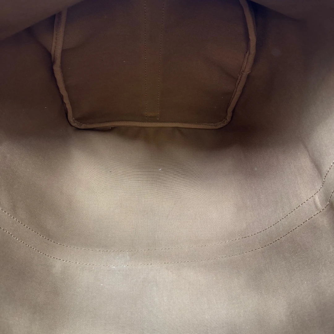 https://cdn.shopify.com/s/files/1/0564/9376/8855/files/Louis_Vuitton_Reisetasche_Keepall_55_Bandouliere_monogram_braun_23.webp?v=1783515514