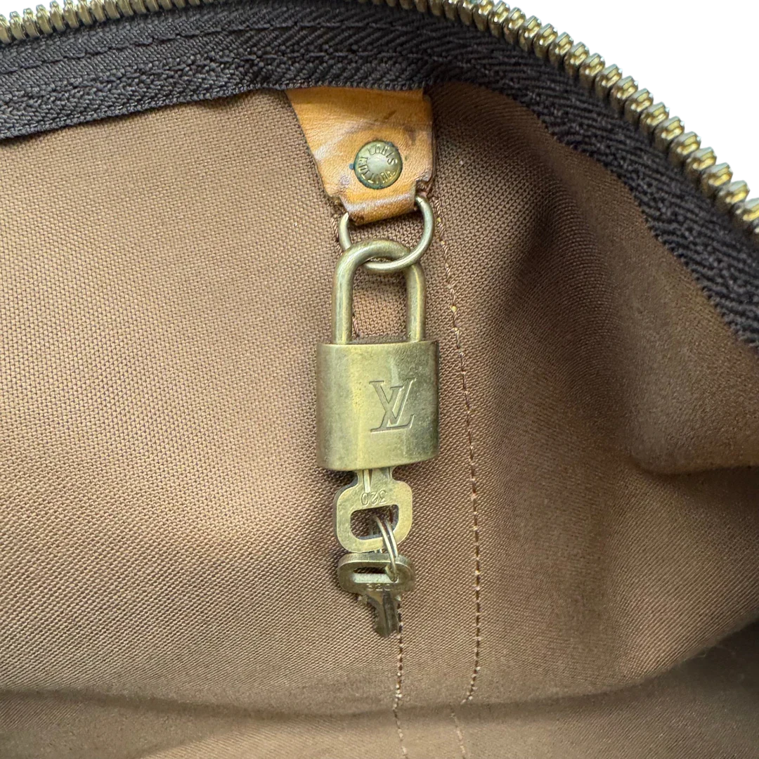 https://cdn.shopify.com/s/files/1/0564/9376/8855/files/Louis_Vuitton_Reisetasche_Keepall_55_Bandouliere_monogram_braun_25.webp?v=1783515514