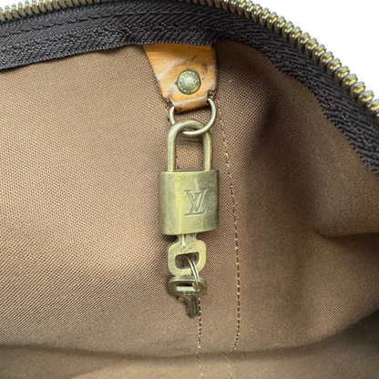 https://cdn.shopify.com/s/files/1/0564/9376/8855/files/Louis_Vuitton_Reisetasche_Keepall_55_Bandouliere_monogram_braun_25.webp?v=1783515514