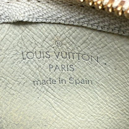 https://cdn.shopify.com/s/files/1/0564/9376/8855/files/Louis_Vuitton_Schlusseletui_Cle_Damier_Azur_weiss_vintage_LV3516.webp?v=1774434803