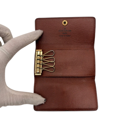 https://cdn.shopify.com/s/files/1/0564/9376/8855/files/Louis_Vuitton_Schlusseletui_Multicles_monogram_braun_10.webp?v=1784243226