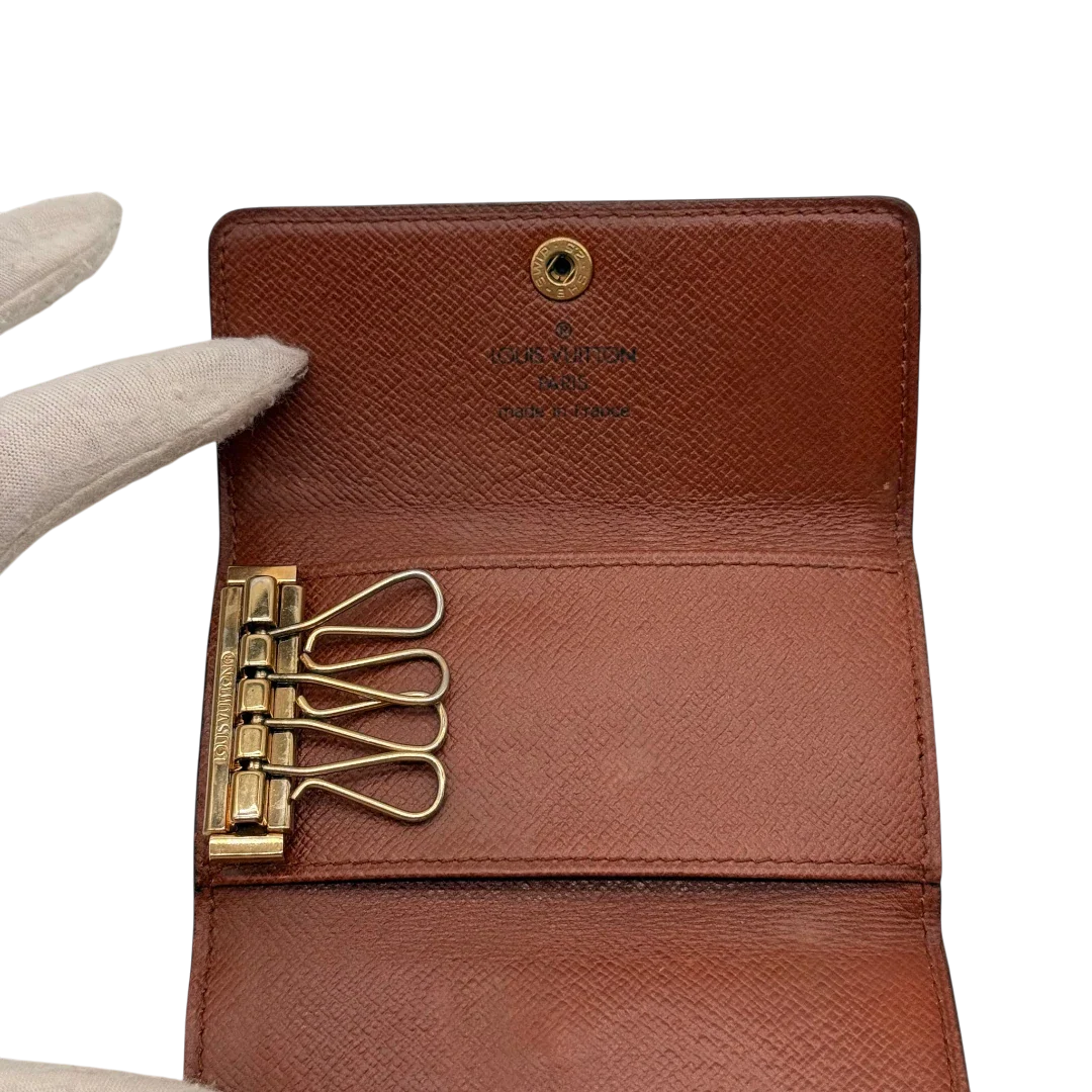https://cdn.shopify.com/s/files/1/0564/9376/8855/files/Louis_Vuitton_Schlusseletui_Multicles_monogram_braun_11.webp?v=1784243227