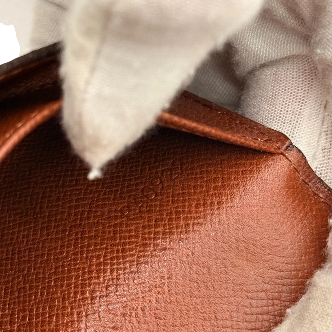 https://cdn.shopify.com/s/files/1/0564/9376/8855/files/Louis_Vuitton_Schlusseletui_Multicles_monogram_braun_13.webp?v=1784243227