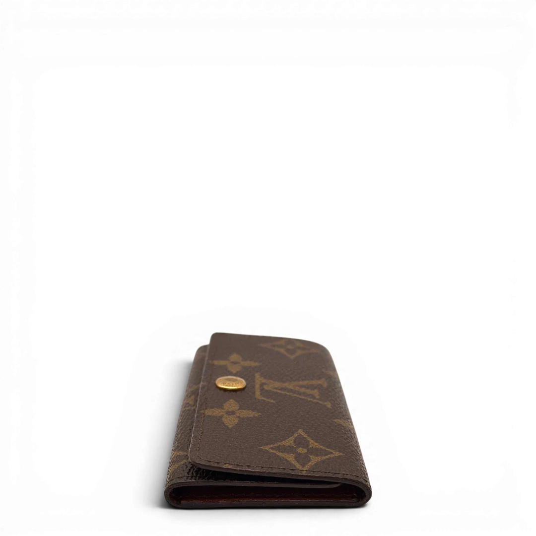 https://cdn.shopify.com/s/files/1/0564/9376/8855/files/Louis_Vuitton_Schlusseletui_Multicles_monogram_braun_4.webp?v=1784243226