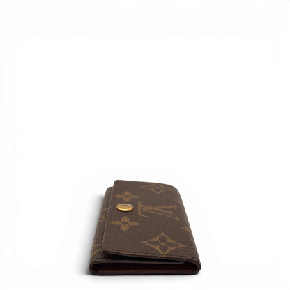 https://cdn.shopify.com/s/files/1/0564/9376/8855/files/Louis_Vuitton_Schlusseletui_Multicles_monogram_braun_4.webp?v=1784243226