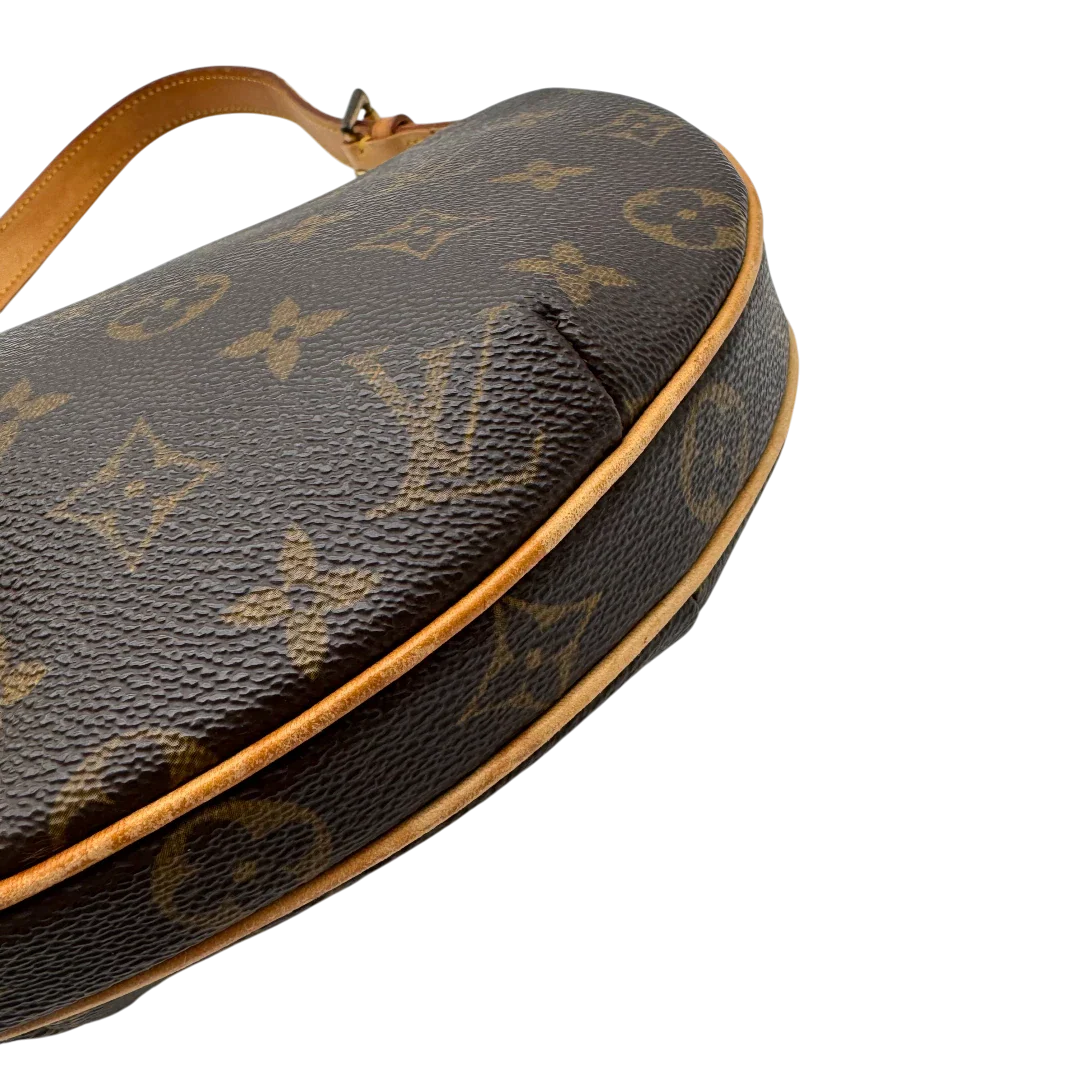 https://cdn.shopify.com/s/files/1/0564/9376/8855/files/Louis_Vuitton_Schultertasche_Croissant_PM_monogram_braun_vintage_LV_8047.webp?v=1772115947