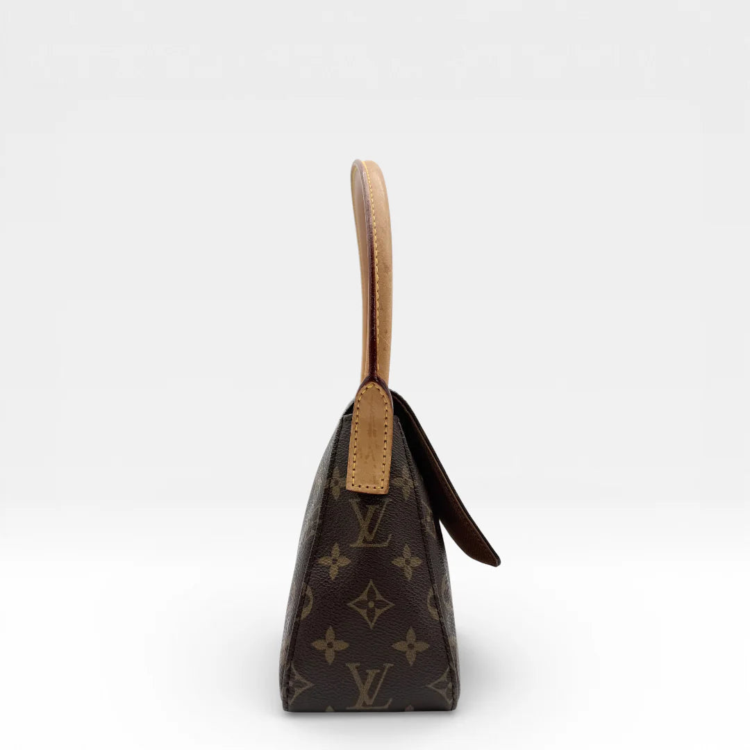 https://cdn.shopify.com/s/files/1/0564/9376/8855/files/Louis_Vuitton_Schultertasche_Mini_Looping_monogram_braun_vintage_LV_8565.webp?v=1768480173