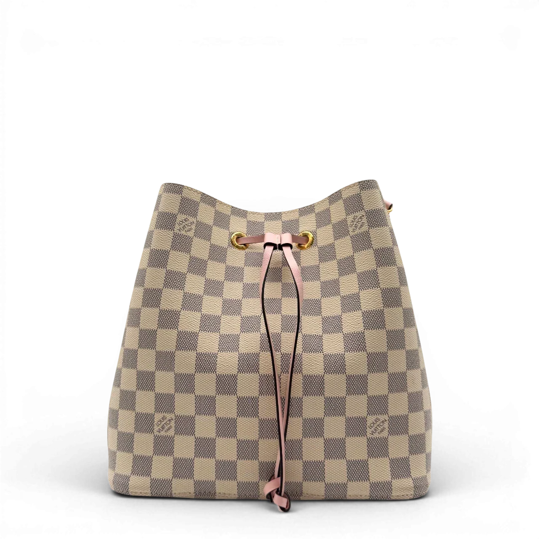 https://cdn.shopify.com/s/files/1/0564/9376/8855/files/Louis_Vuitton_Schultertasche_NeoNoe_MM_Damier_Azur_weiss_vintage_LV5873.webp?v=1778153869