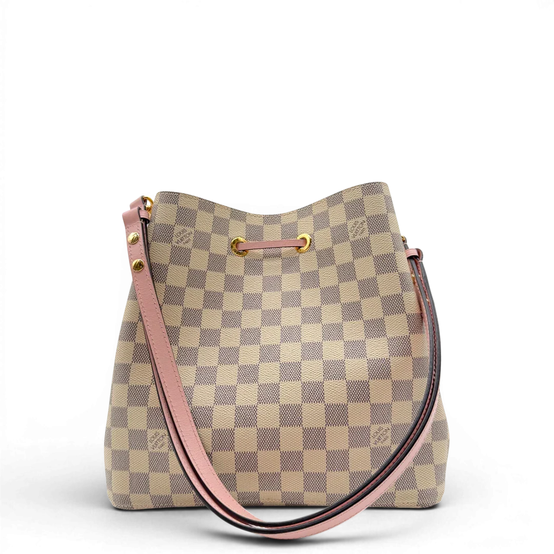 https://cdn.shopify.com/s/files/1/0564/9376/8855/files/Louis_Vuitton_Schultertasche_NeoNoe_MM_Damier_Azur_weiss_vintage_LV5874.webp?v=1778153869
