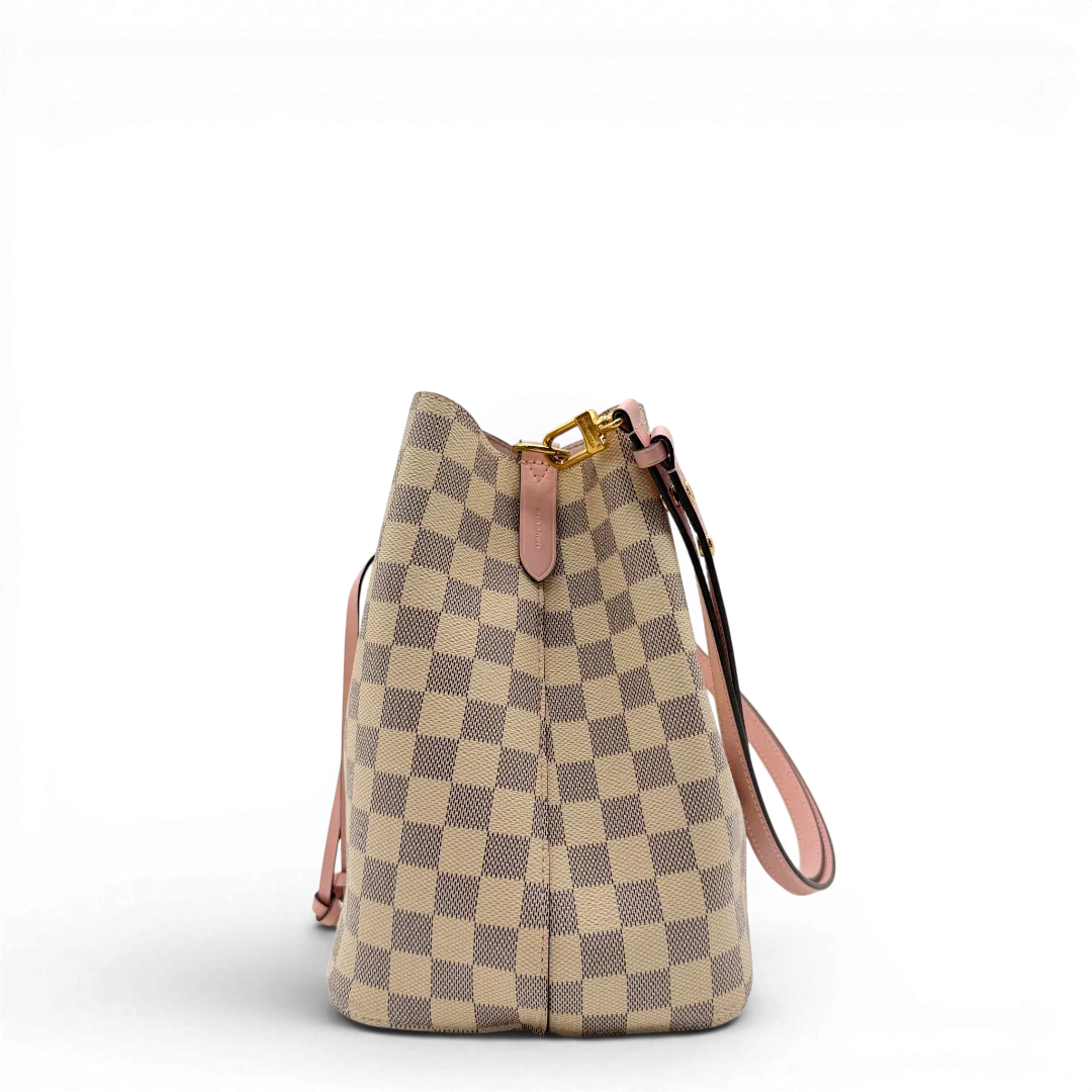 https://cdn.shopify.com/s/files/1/0564/9376/8855/files/Louis_Vuitton_Schultertasche_NeoNoe_MM_Damier_Azur_weiss_vintage_LV5876.webp?v=1778153870