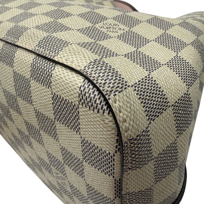 https://cdn.shopify.com/s/files/1/0564/9376/8855/files/Louis_Vuitton_Schultertasche_NeoNoe_MM_Damier_Azur_weiss_vintage_LV5881.webp?v=1778153871
