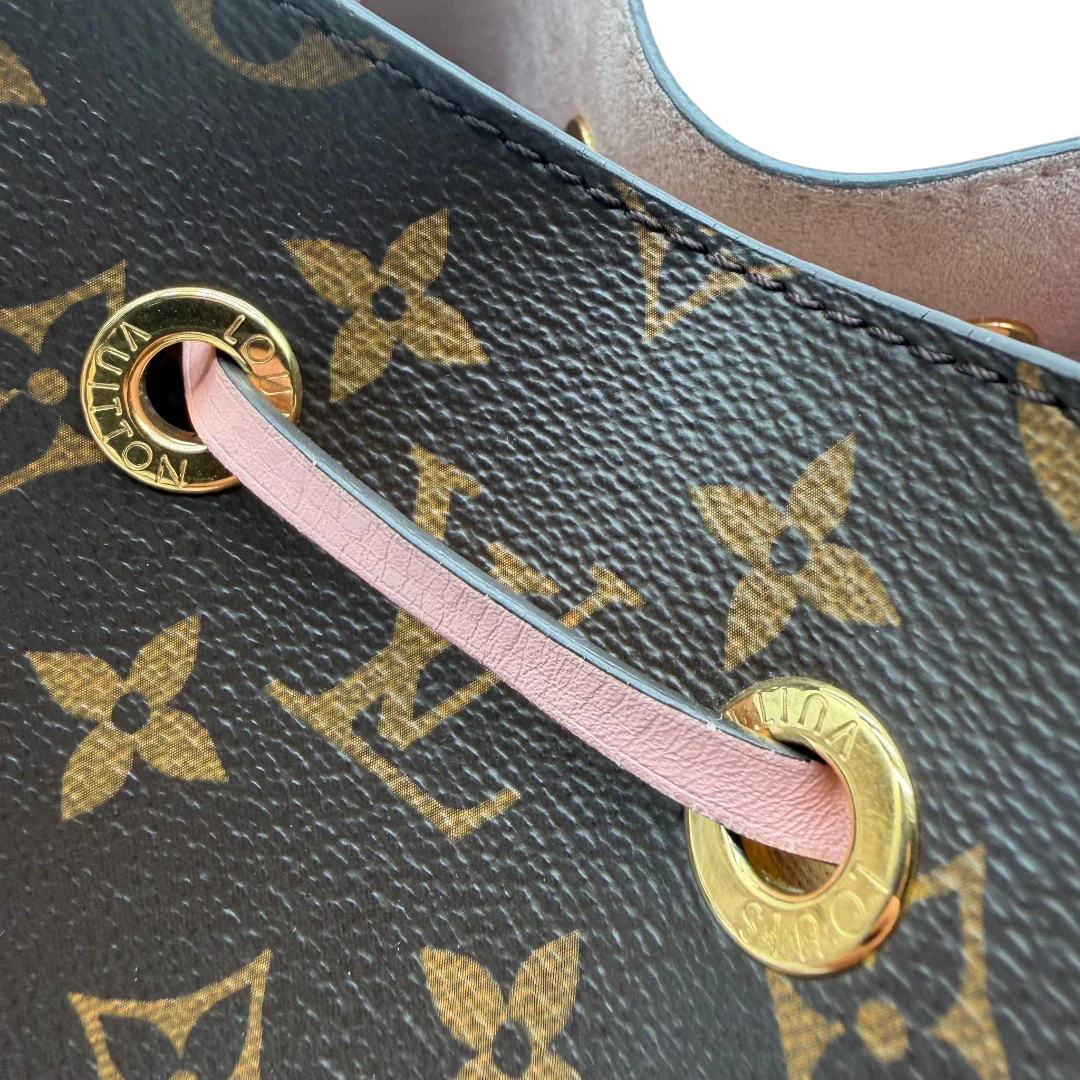 https://cdn.shopify.com/s/files/1/0564/9376/8855/files/Louis_Vuitton_Schultertasche_NeoNoe_MM_monogram_braun_13.webp?v=1781773476