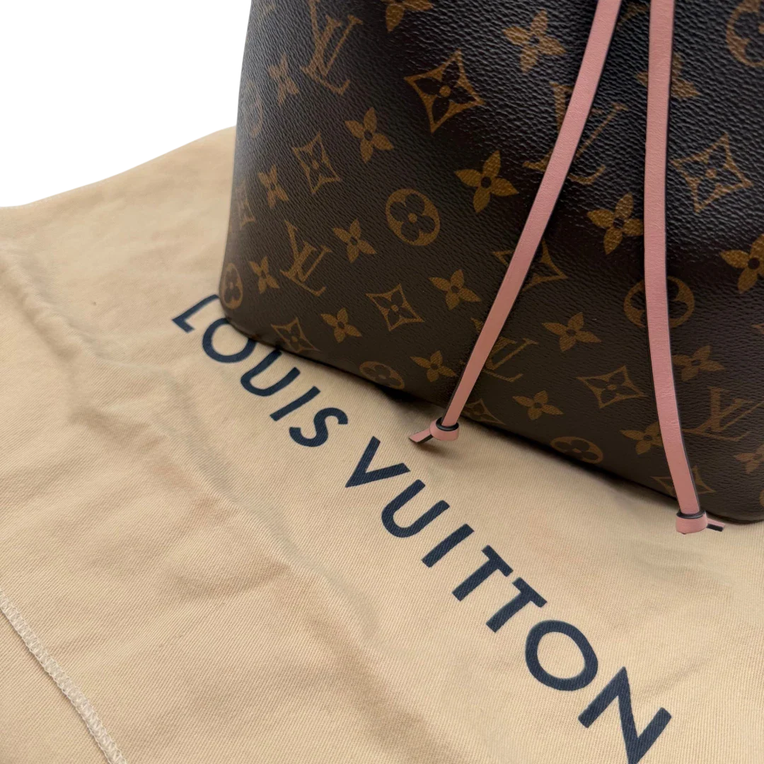 https://cdn.shopify.com/s/files/1/0564/9376/8855/files/Louis_Vuitton_Schultertasche_NeoNoe_MM_monogram_braun_17.webp?v=1781773476