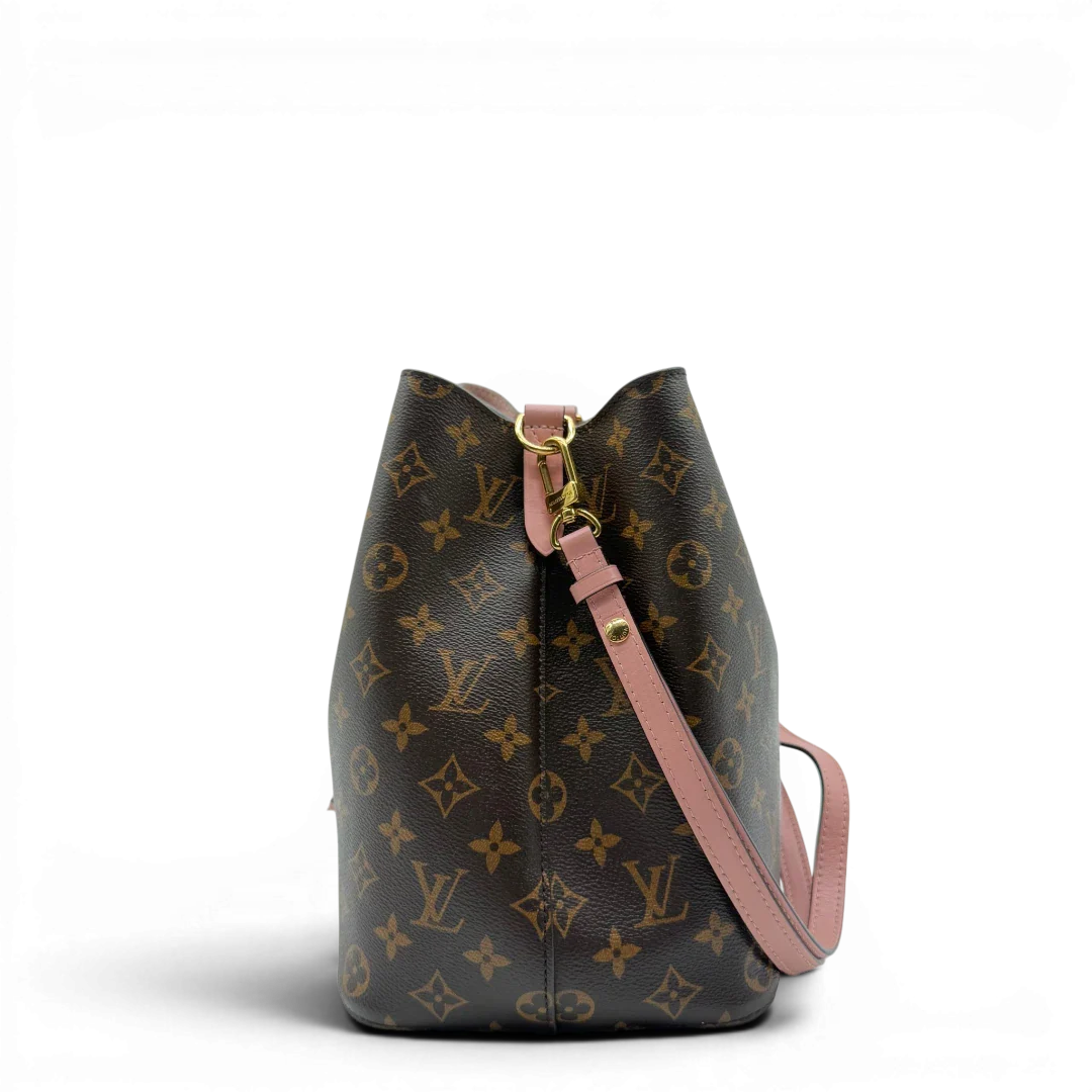 https://cdn.shopify.com/s/files/1/0564/9376/8855/files/Louis_Vuitton_Schultertasche_NeoNoe_MM_monogram_braun_3.webp?v=1781773475