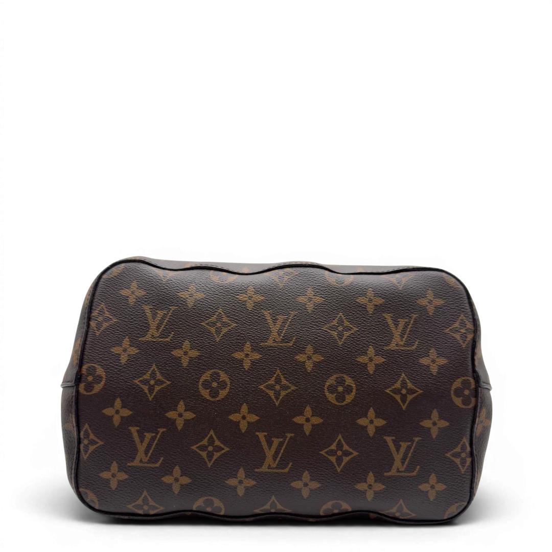 https://cdn.shopify.com/s/files/1/0564/9376/8855/files/Louis_Vuitton_Schultertasche_NeoNoe_MM_monogram_braun_vintage_LV7902.webp?v=1779965394