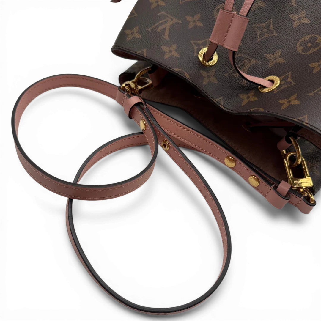 https://cdn.shopify.com/s/files/1/0564/9376/8855/files/Louis_Vuitton_Schultertasche_NeoNoe_monogram_braun_vintage_LV3592.webp?v=1774401024