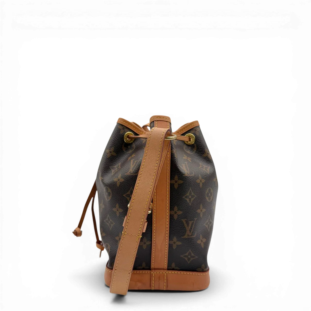 https://cdn.shopify.com/s/files/1/0564/9376/8855/files/Louis_Vuitton_Schultertasche_Sac_Noe_BB_monogram_braun_vintage_LV3564.webp?v=1774402758