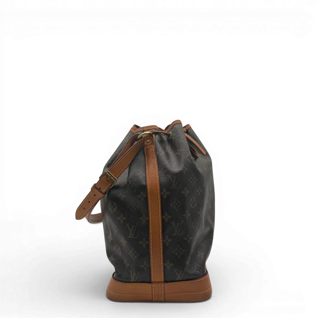 https://cdn.shopify.com/s/files/1/0564/9376/8855/files/Louis_Vuitton_Schultertasche_Sac_Noe_Grande_monogram_braun_vintage_LV6022.webp?v=1778082483