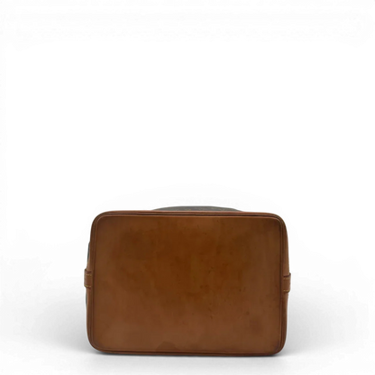https://cdn.shopify.com/s/files/1/0564/9376/8855/files/Louis_Vuitton_Schultertasche_Sac_Noe_Grande_monogram_braun_vintage_LV6023.webp?v=1778082482
