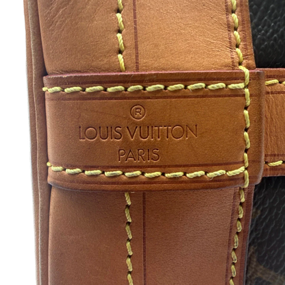 https://cdn.shopify.com/s/files/1/0564/9376/8855/files/Louis_Vuitton_Schultertasche_Sac_Noe_Grande_monogram_braun_vintage_LV6031.webp?v=1778082483