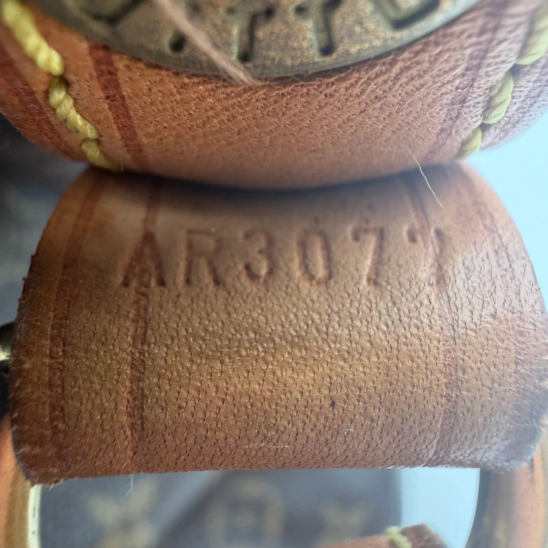https://cdn.shopify.com/s/files/1/0564/9376/8855/files/Louis_Vuitton_Schultertasche_Sac_Noe_Grande_monogram_braun_vintage_LV6033.webp?v=1778082483