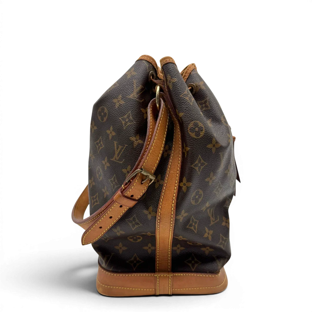https://cdn.shopify.com/s/files/1/0564/9376/8855/files/Louis_Vuitton_Schultertasche_Sac_Noe_grande_monogram_braun_vintage_LV2174.webp?v=1779963004