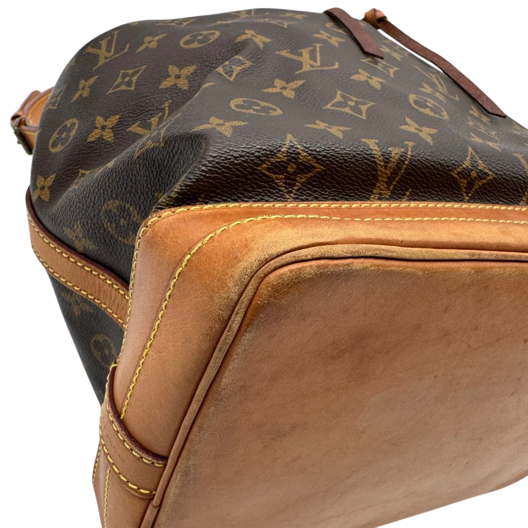 https://cdn.shopify.com/s/files/1/0564/9376/8855/files/Louis_Vuitton_Schultertasche_Sac_Noe_grande_monogram_braun_vintage_LV2178.webp?v=1779963003