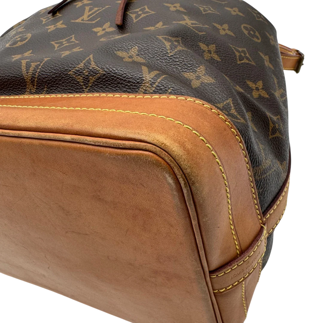 https://cdn.shopify.com/s/files/1/0564/9376/8855/files/Louis_Vuitton_Schultertasche_Sac_Noe_grande_monogram_braun_vintage_LV2179.webp?v=1779963003