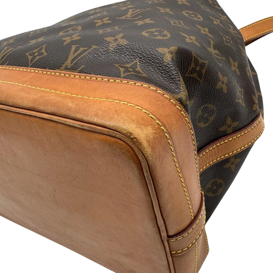 https://cdn.shopify.com/s/files/1/0564/9376/8855/files/Louis_Vuitton_Schultertasche_Sac_Noe_grande_monogram_braun_vintage_LV2181.webp?v=1779963003