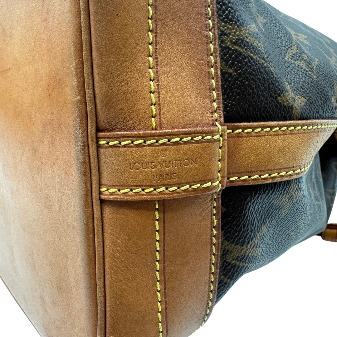 https://cdn.shopify.com/s/files/1/0564/9376/8855/files/Louis_Vuitton_Schultertasche_Sac_Noe_grande_monogram_braun_vintage_LV2185.webp?v=1779963003