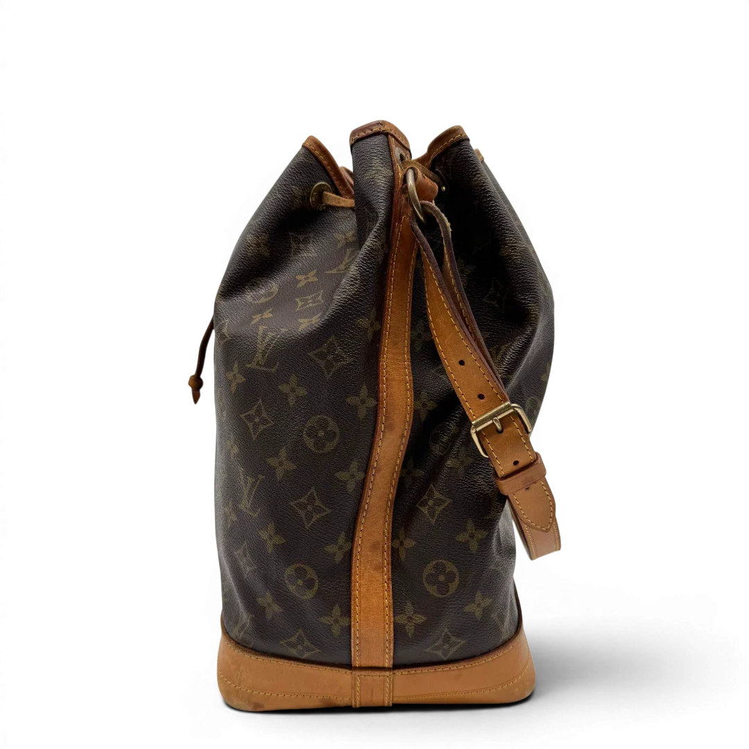 https://cdn.shopify.com/s/files/1/0564/9376/8855/files/Louis_Vuitton_Schultertasche_Sac_Noe_grande_monogram_braun_vintage_LV2195.webp?v=1779962922