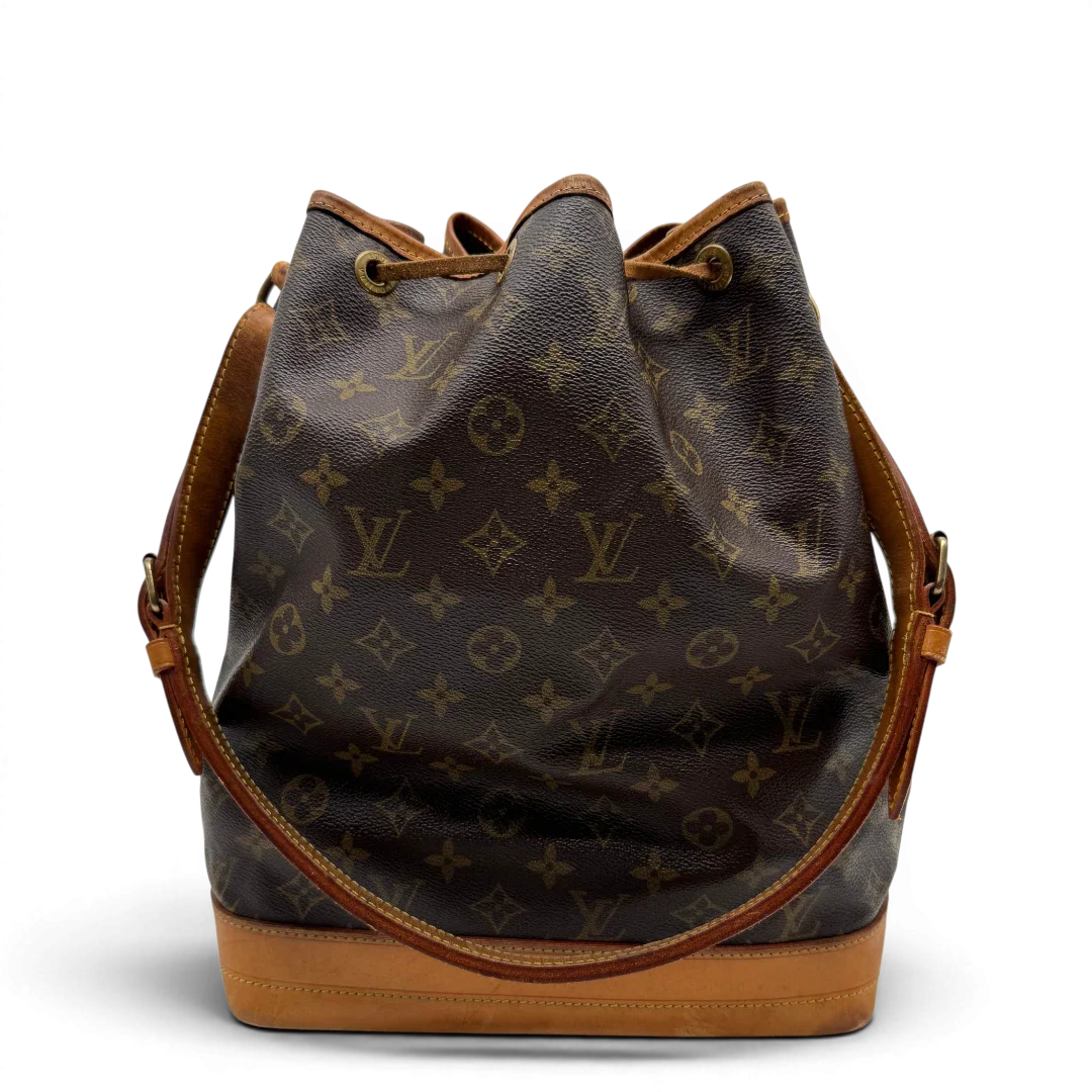 https://cdn.shopify.com/s/files/1/0564/9376/8855/files/Louis_Vuitton_Schultertasche_Sac_Noe_grande_monogram_braun_vintage_LV2196.webp?v=1779962922