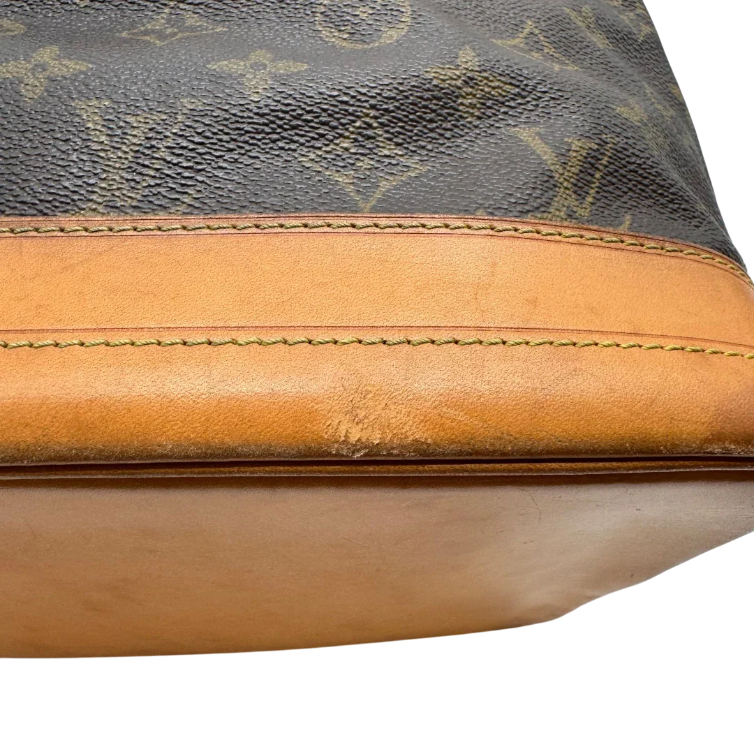 https://cdn.shopify.com/s/files/1/0564/9376/8855/files/Louis_Vuitton_Schultertasche_Sac_Noe_grande_monogram_braun_vintage_LV2202.webp?v=1779962922