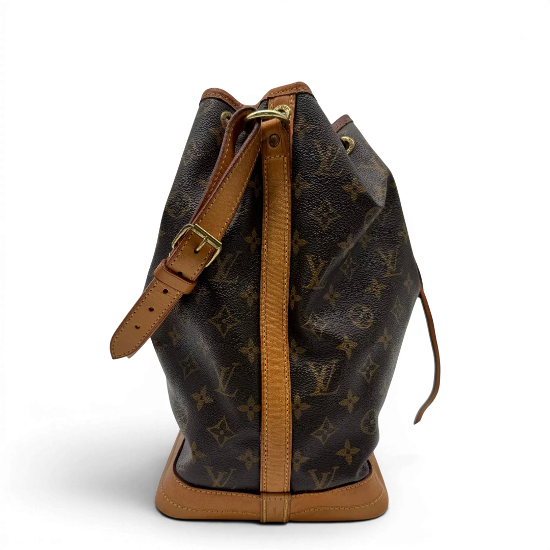 https://cdn.shopify.com/s/files/1/0564/9376/8855/files/Louis_Vuitton_Schultertasche_Sac_Noe_grande_monogram_braun_vintage_LV2217.webp?v=1779963099