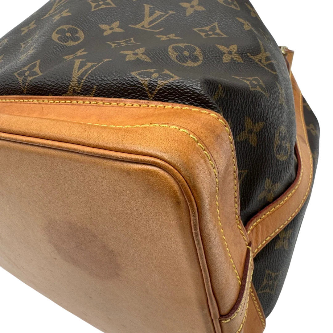 https://cdn.shopify.com/s/files/1/0564/9376/8855/files/Louis_Vuitton_Schultertasche_Sac_Noe_grande_monogram_braun_vintage_LV2222.webp?v=1779963099