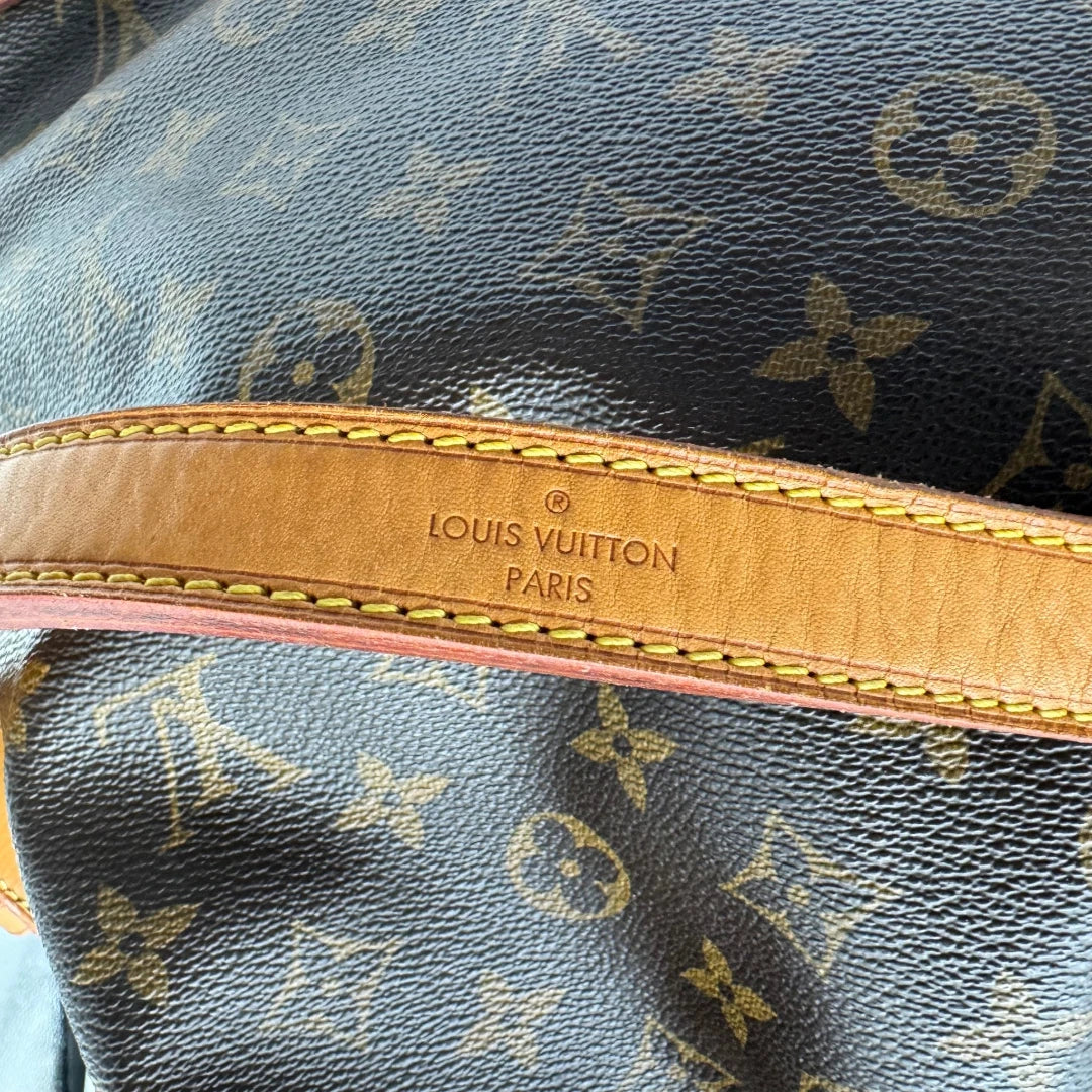 https://cdn.shopify.com/s/files/1/0564/9376/8855/files/Louis_Vuitton_Schultertasche_Sac_Noe_grande_monogram_braun_vintage_LV2228.webp?v=1779963099