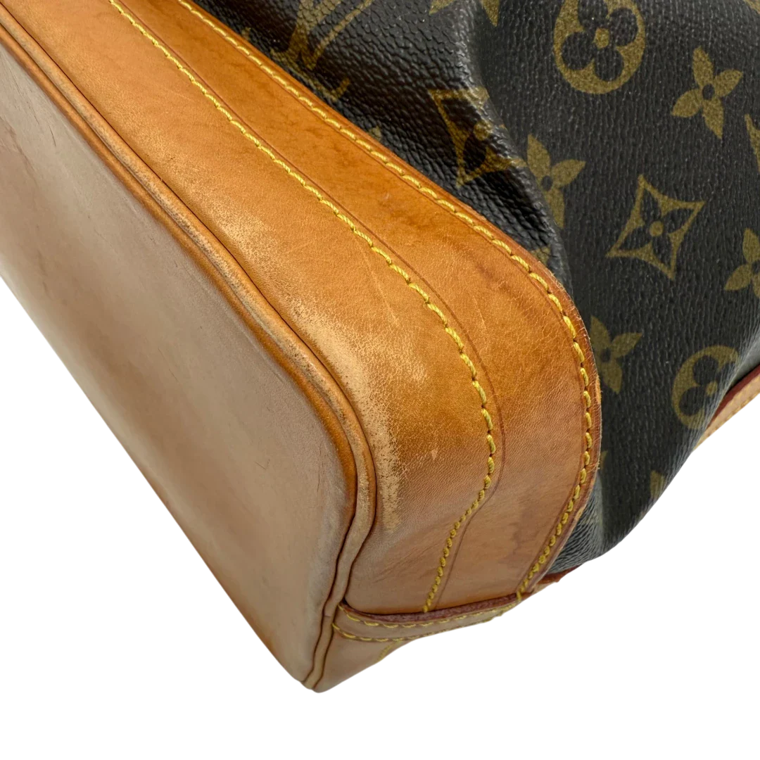 https://cdn.shopify.com/s/files/1/0564/9376/8855/files/Louis_Vuitton_Schultertasche_Sac_Noe_grande_monogram_braun_vintage_LV33762.webp?v=1774446325