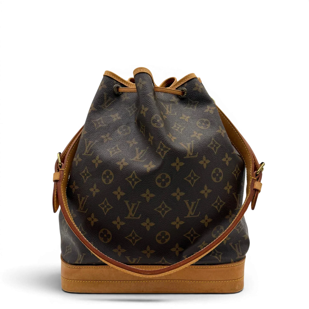 https://cdn.shopify.com/s/files/1/0564/9376/8855/files/Louis_Vuitton_Schultertasche_Sac_Noe_grande_monogram_braun_vintage_LV6423.webp?v=1778668749