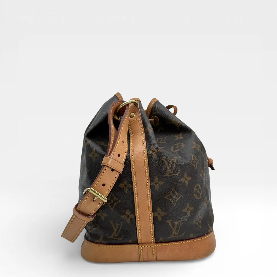 https://cdn.shopify.com/s/files/1/0564/9376/8855/files/Louis_Vuitton_Schultertasche_Sac_Noe_grande_monogram_braun_vintage_LV_1580.webp?v=1768202581