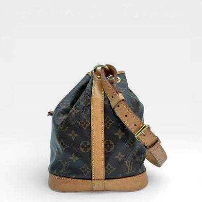 https://cdn.shopify.com/s/files/1/0564/9376/8855/files/Louis_Vuitton_Schultertasche_Sac_Noe_grande_monogram_braun_vintage_LV_1581.webp?v=1768202581